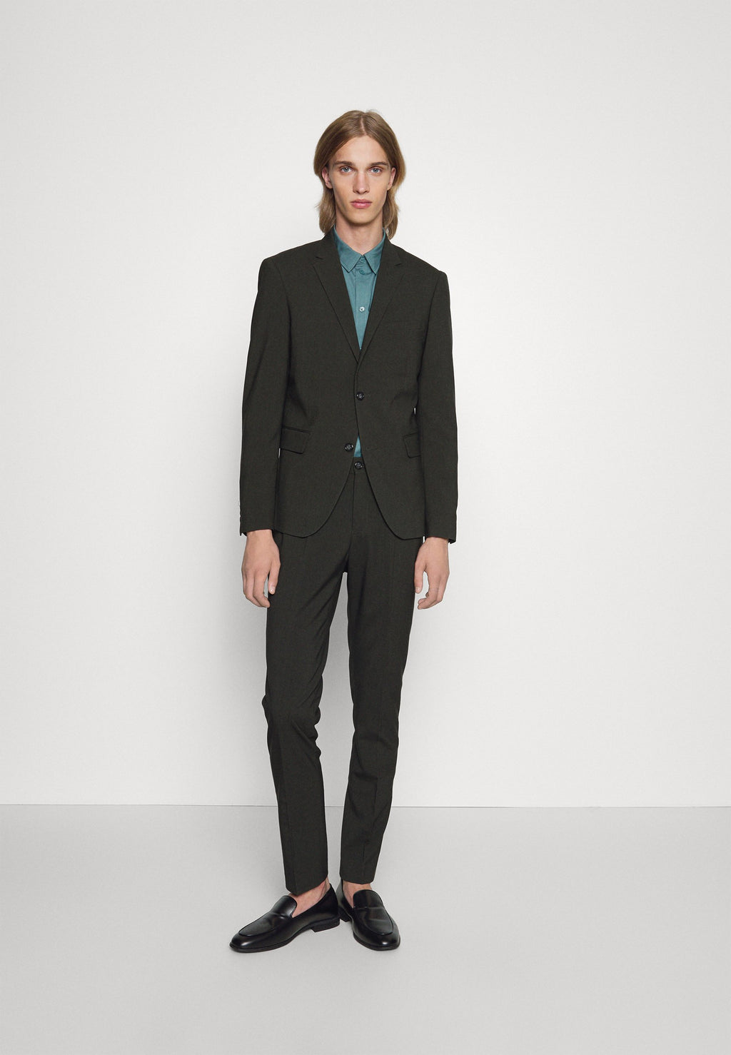 SLIM FIT PLAIN MENS SUIT Media 4