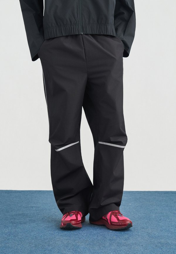 New Balance ELUSIVE - Trousers - black