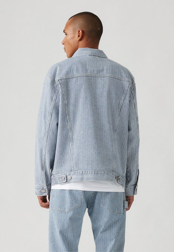 Levi's® RELAXED FIT TRUCKER