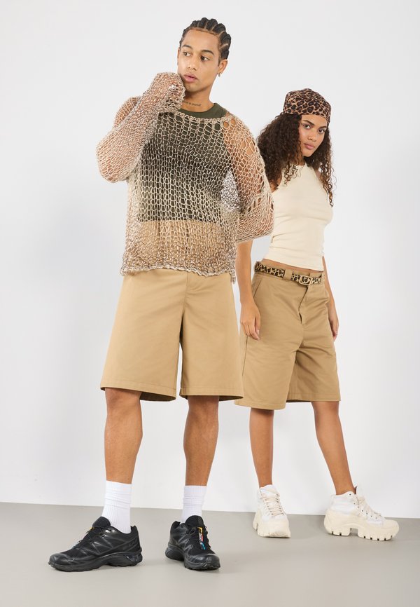 YOURTURN by Zalando RELAXED FIT SHORTS