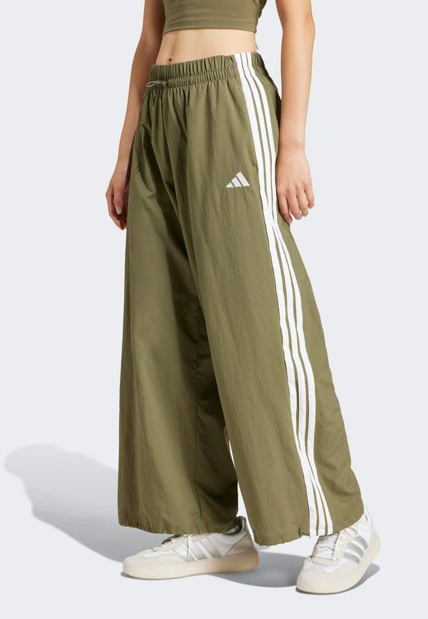 adidas Sportswear ESSENTIALS 3 STRIPES LIFESTYLE WOVEN PARACHUTE - Tracksuit bottoms - olive strata   white
