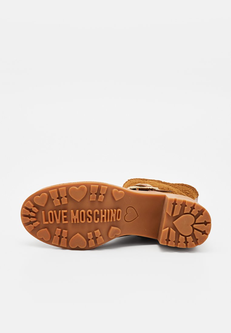 Love Moschino