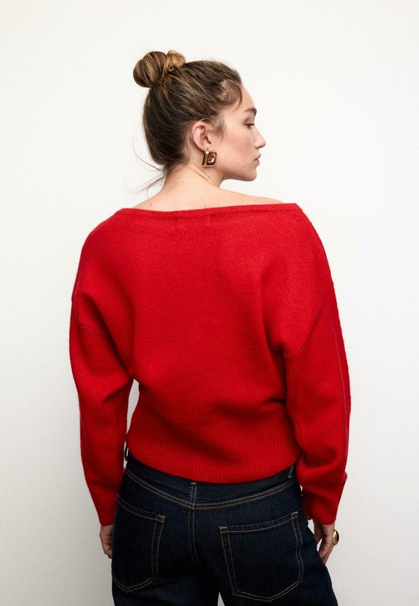 Stradivarius SOFT-TOUCH BOAT NECK SWEATER