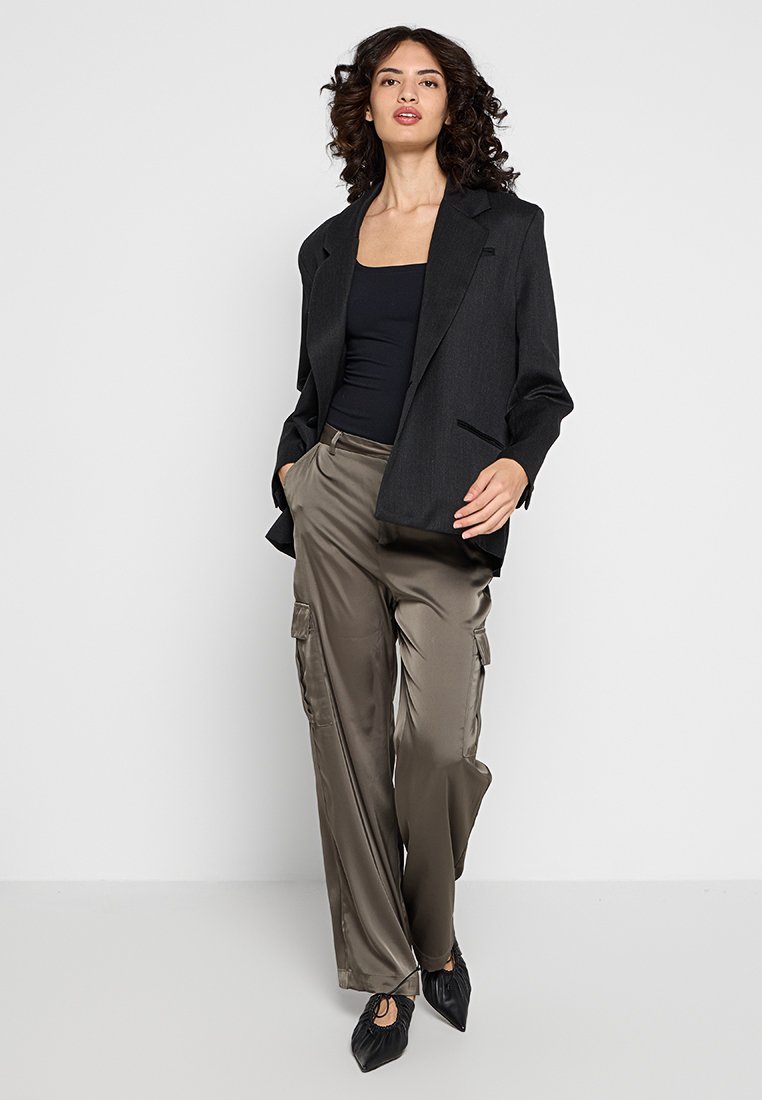 DKNY