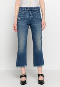 Denim-Jeans in mittlerem Blau mit einem kurzen, ausgestellten Design. Verfügt über zwei Fronttaschen und fransige Säume, gefertigt aus weichem, strukturiertem Stoff.