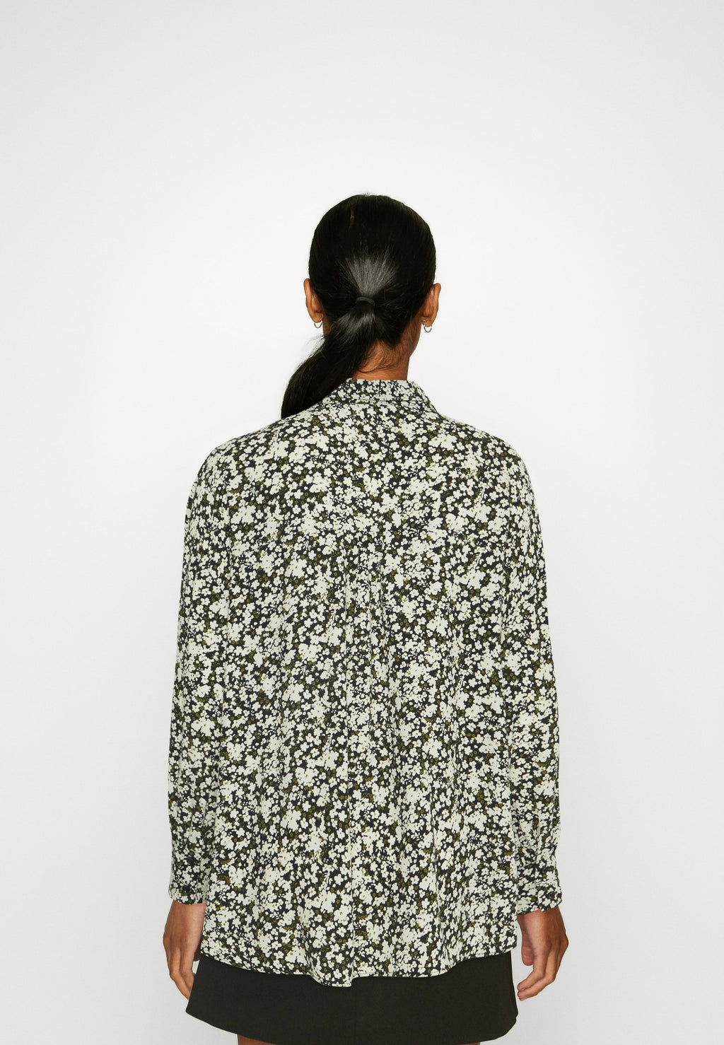 BLOUSE Media 4
