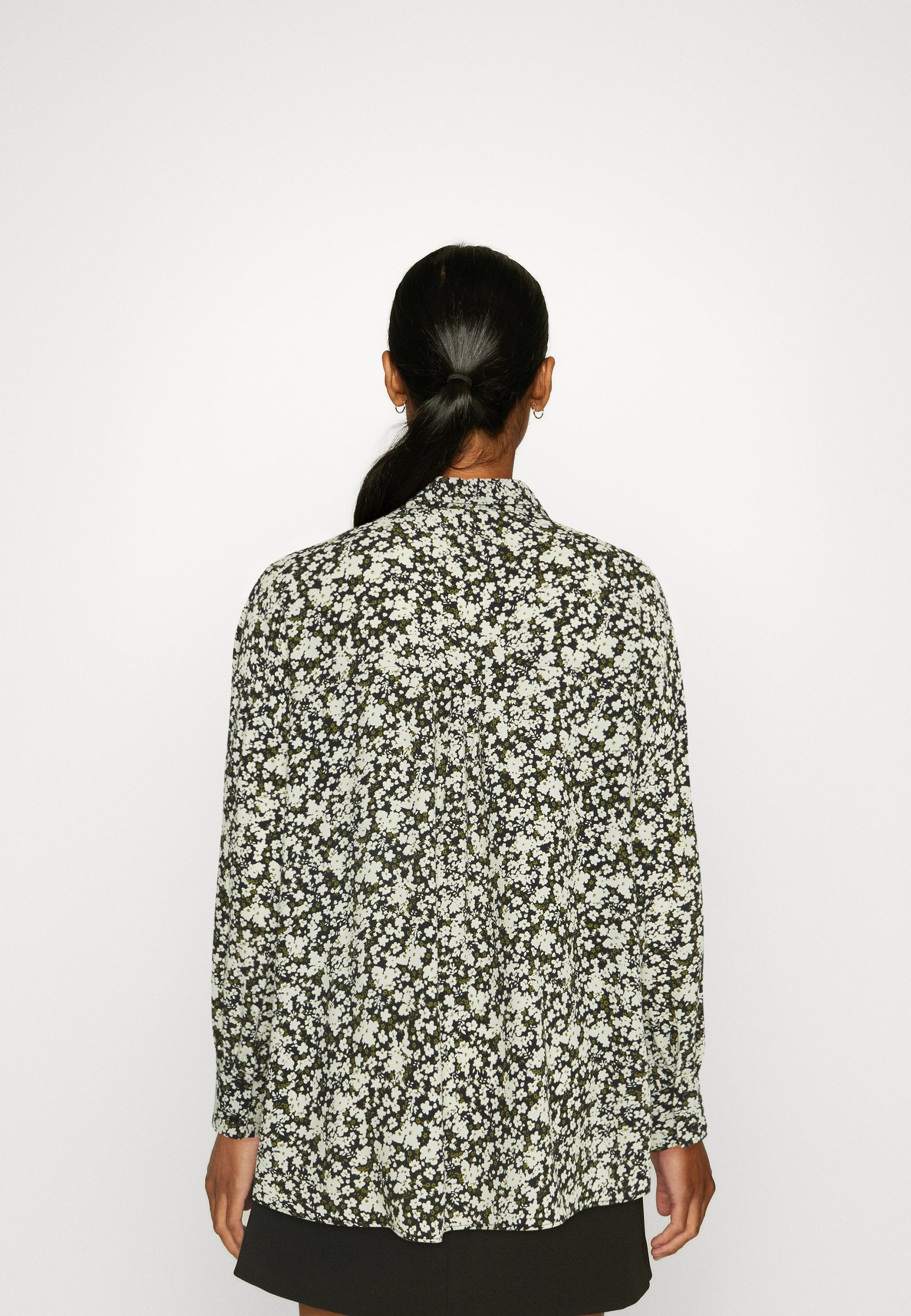 BLOUSE Media 4