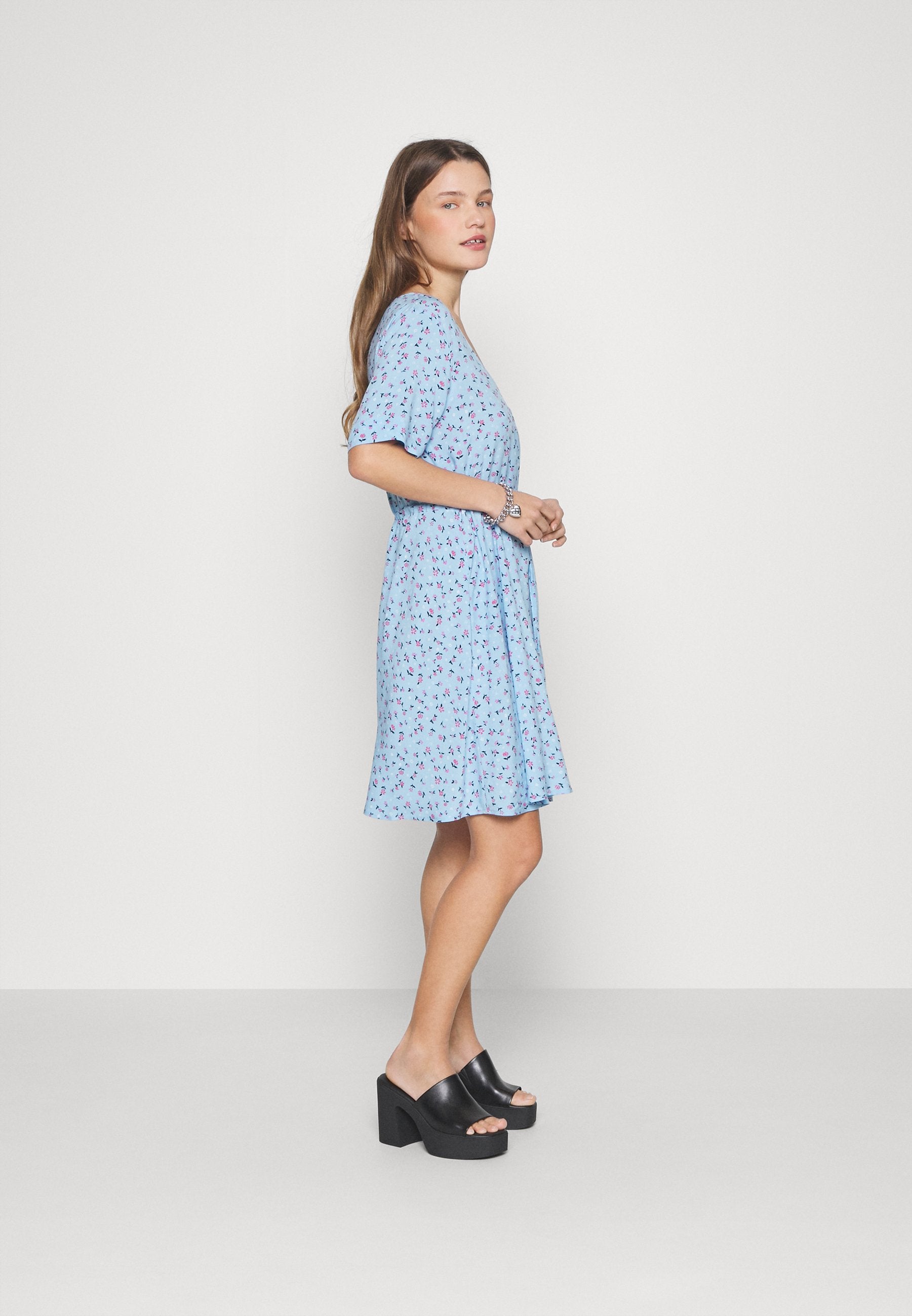 ONLVIOLA BUTTON DRESS Media 2