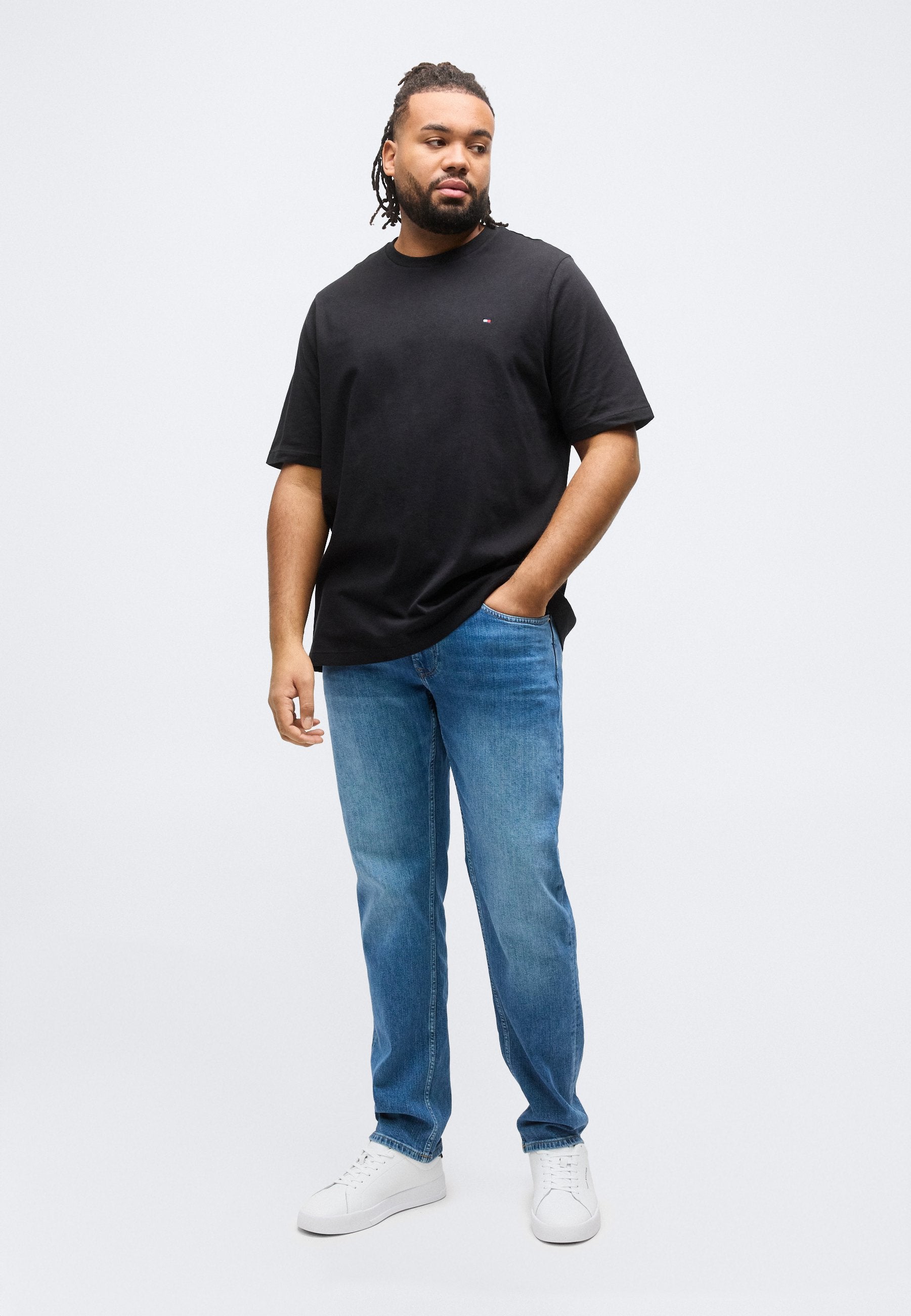 PLUS FADED REGULAR JEANS Media 2