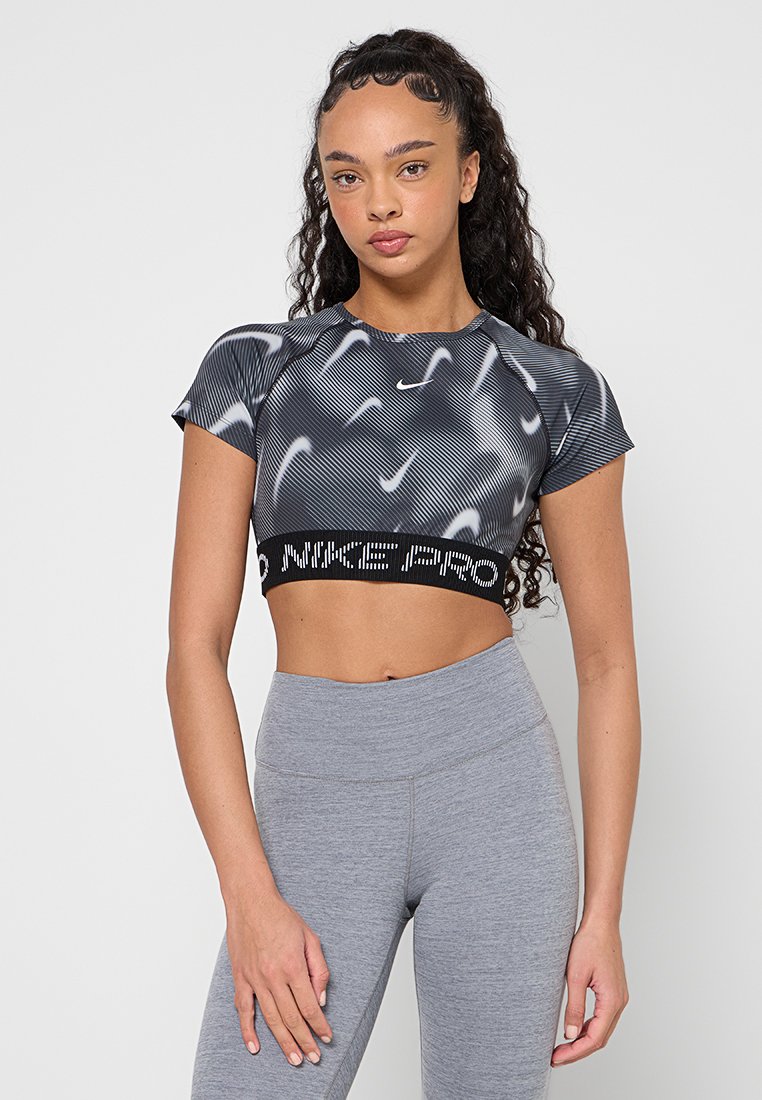 Nike Performance