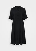 Schwarzes, knielanges Kleid mit durchgehender Knopfleiste, kurzen Rüschärmeln und geschichteter Optik. Aus weichem Stoff gefertigt, verfügt es über eine subtile Textur.