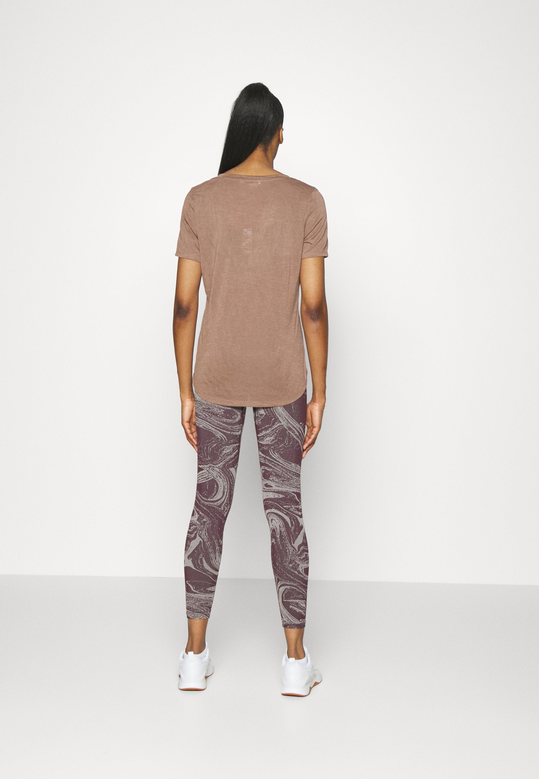 Athleta BREEZY SCOOP V NECK TEE