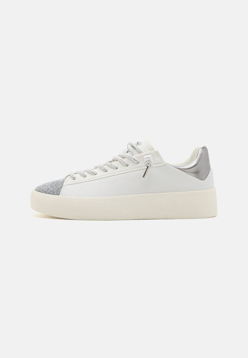 GINALI LACE UP Media 1