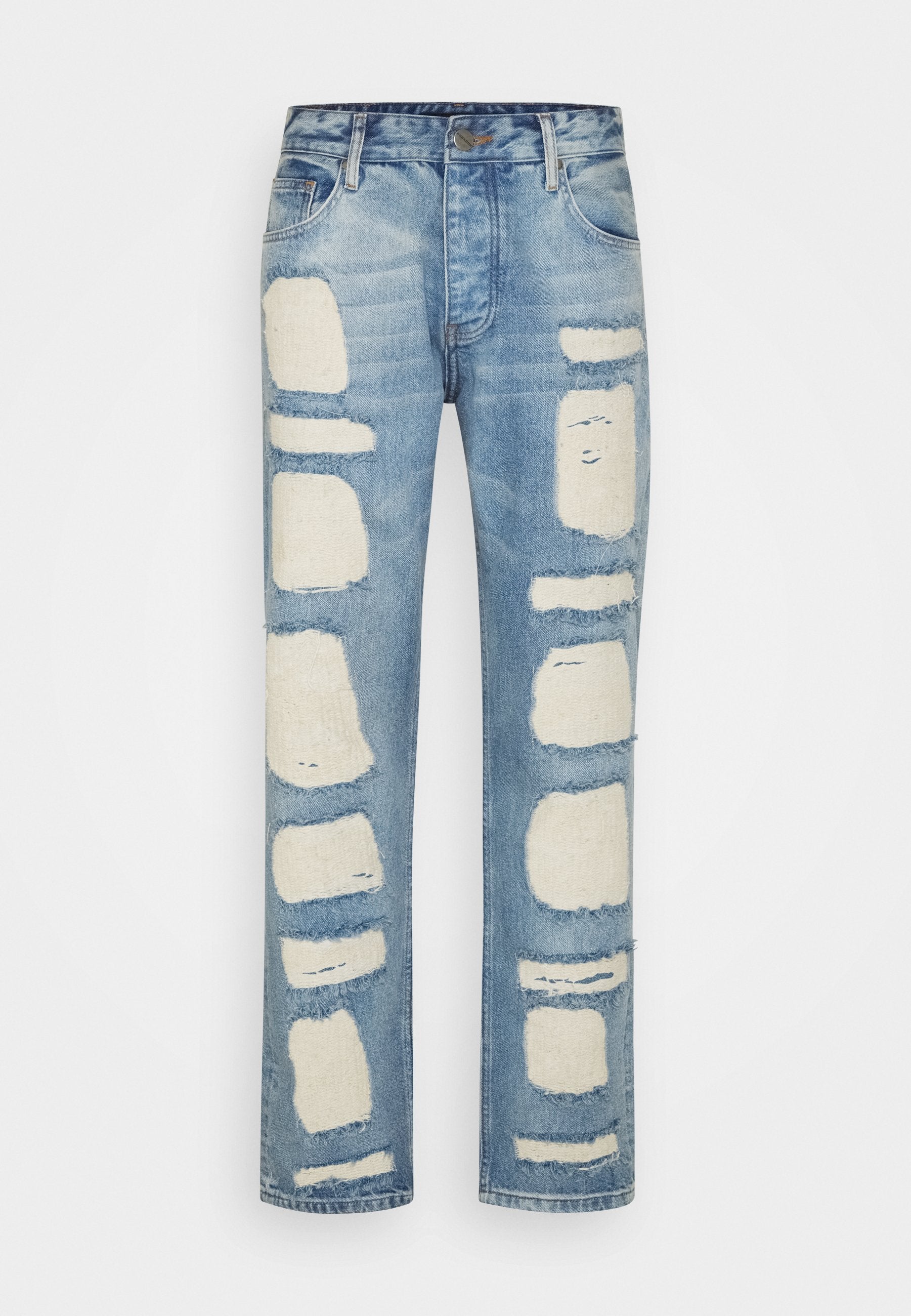 Helleblaue Jeans aus Denim mit distressed Patchwork-Details. Merkmale große, ausgefranste weiße Löcher. Gerader Schnitt mit fünf Taschen.