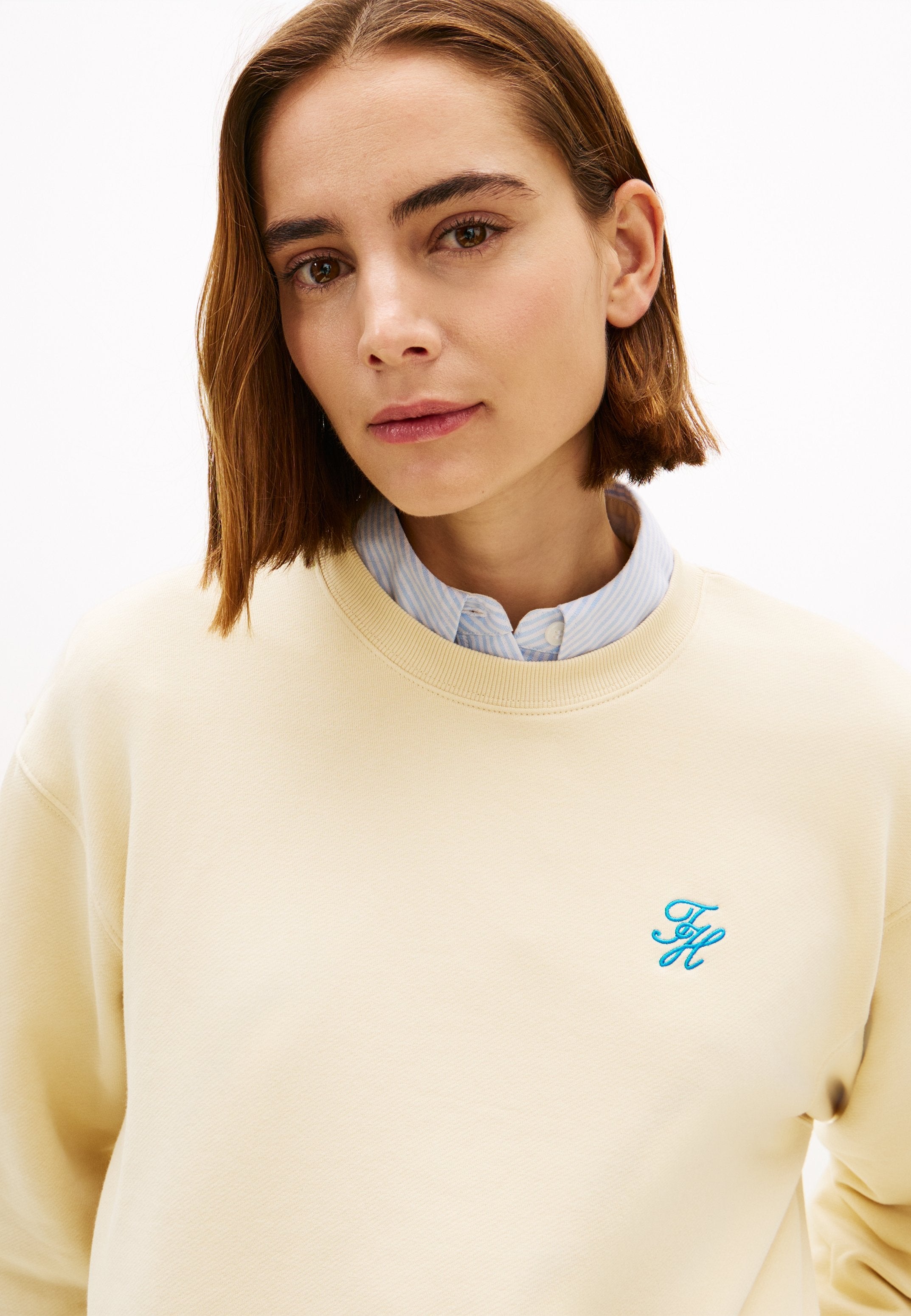 LOGO EMBROIDERY CREW NECK SWEATSHIRT Media 5