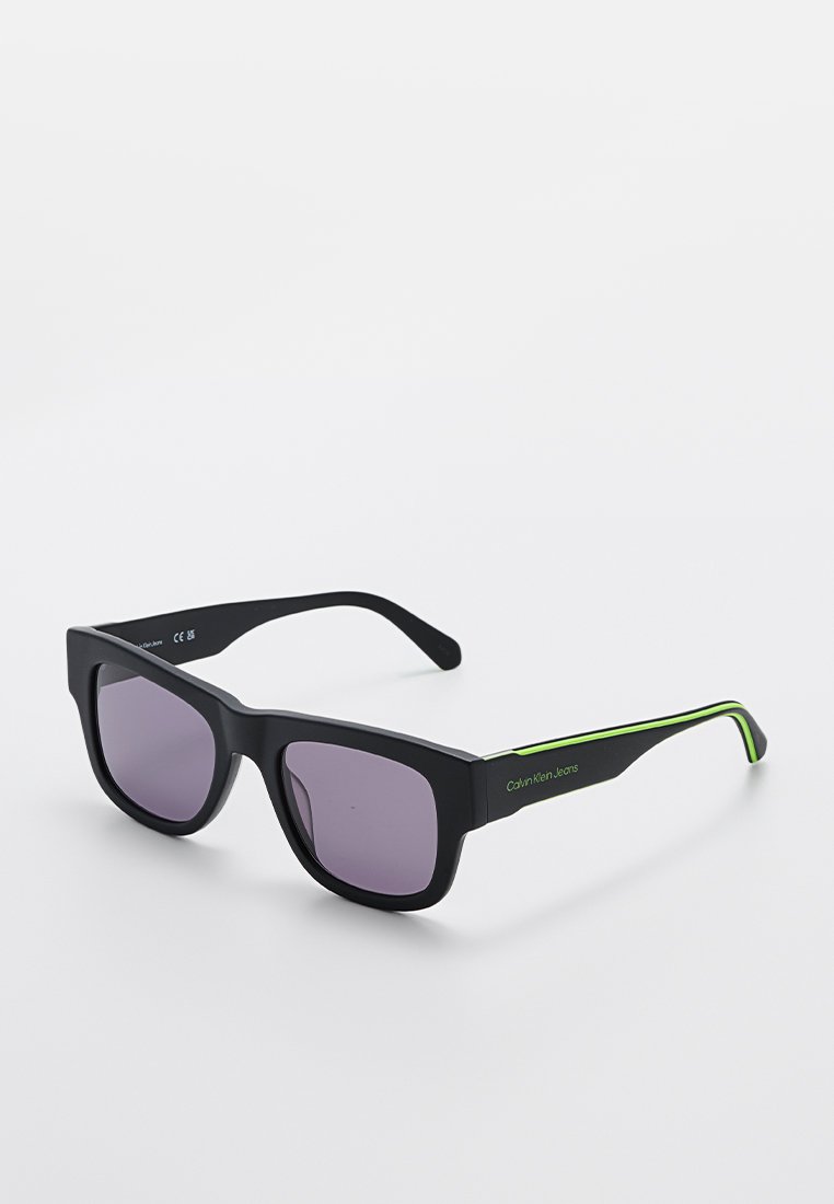 SUNGLASSES Media 1