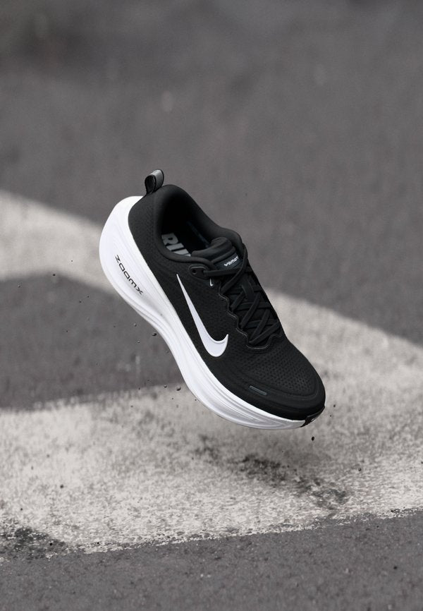 Nike Performance VOMERO PLUS - Road running shoes - black/white/cool grey/metallic dark grey/summit white