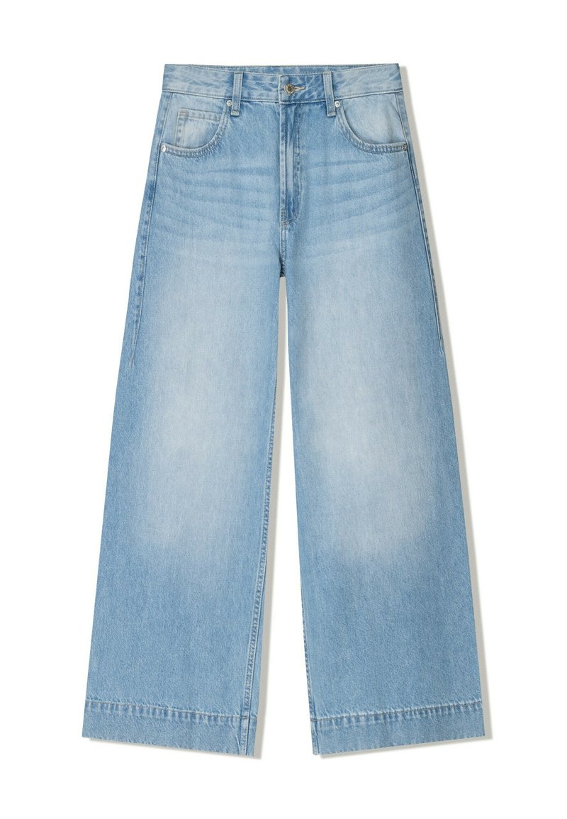 Bershka Flared Jeans Media 1