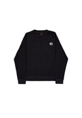 Schwarzer Langarm-Pullover aus Waffelstrick mit Rundhalsausschnitt, kleinem weißen runden Logo auf der linken Brust sowie gerippten Bündchen und Saum.