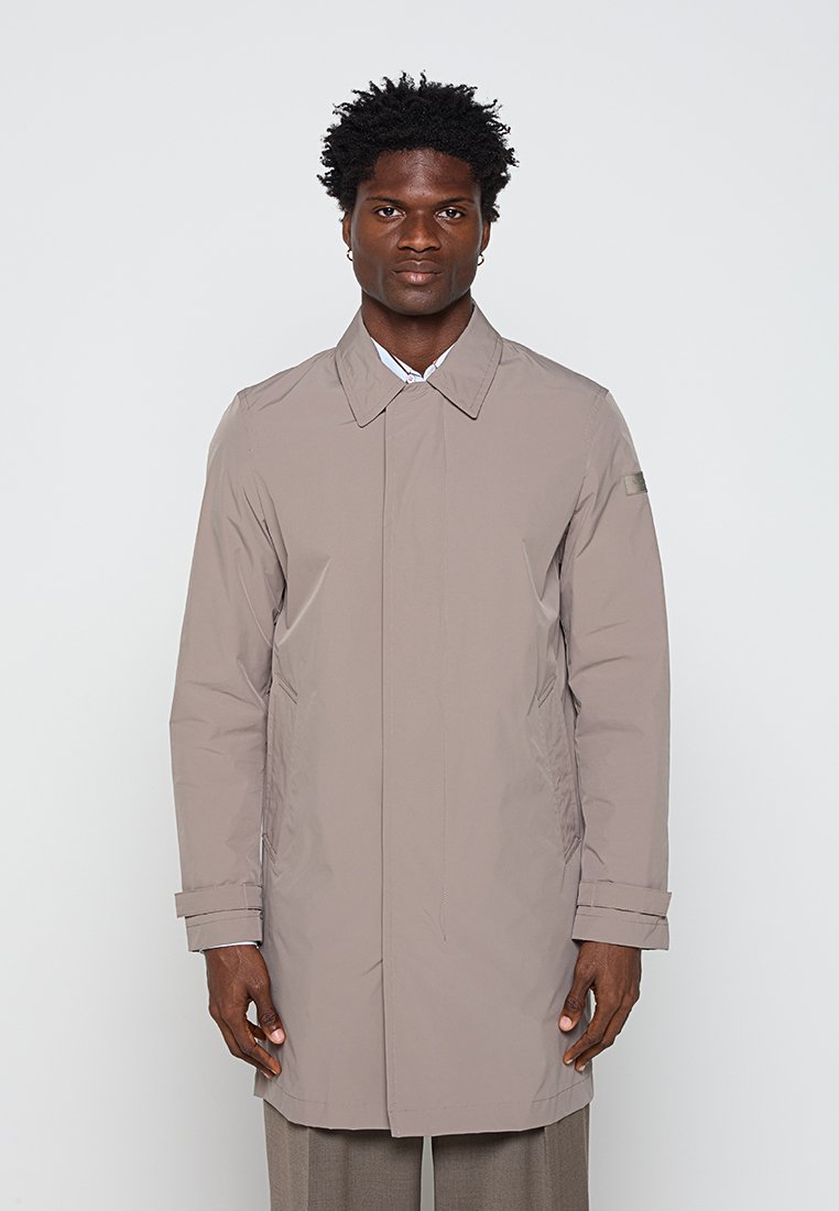 REGULAR FIT Media 1