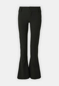 Schwarze, ausgestellte Hosen mit glatter Textur, die eine hohe Taille, einen doppelten Knopfverschluss und ein maßgeschneidertes Design für eine figurbetonte Silhouette aufweisen.