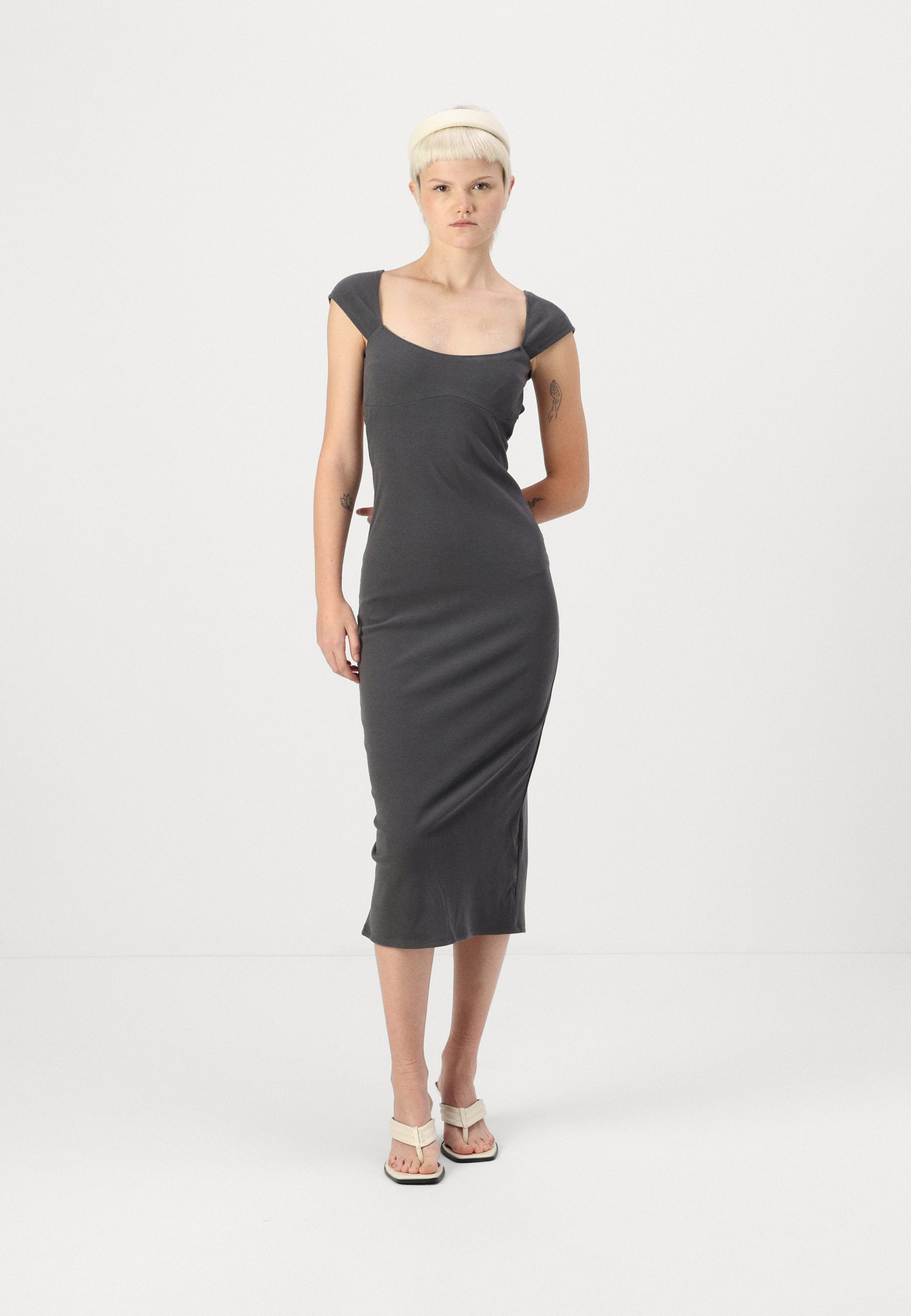 Hollister Co. BARE LOW BACK  MIDI