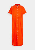 Oranges Hemdkleid mit Kragen und kurzen Ärmeln, das vertikale Steppdetails und eine geraffte Taille für zusätzlichen Textur bietet.
