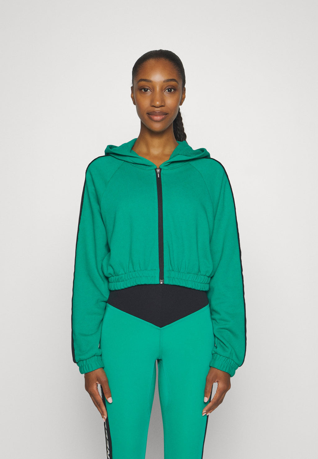 Nebbia WOMEN CROPPED HOODIE