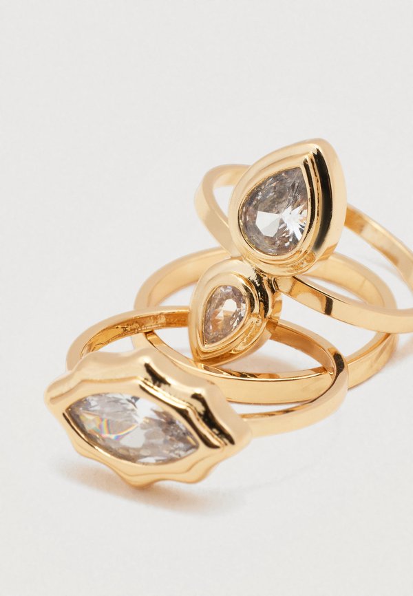 ALDO STARTORIAL SET