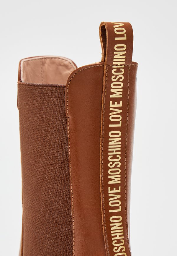 Love Moschino