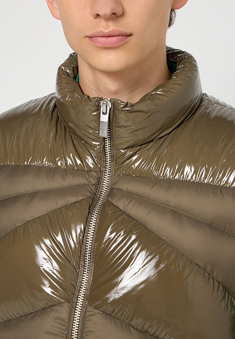 Armani Exchange Weste Media 5