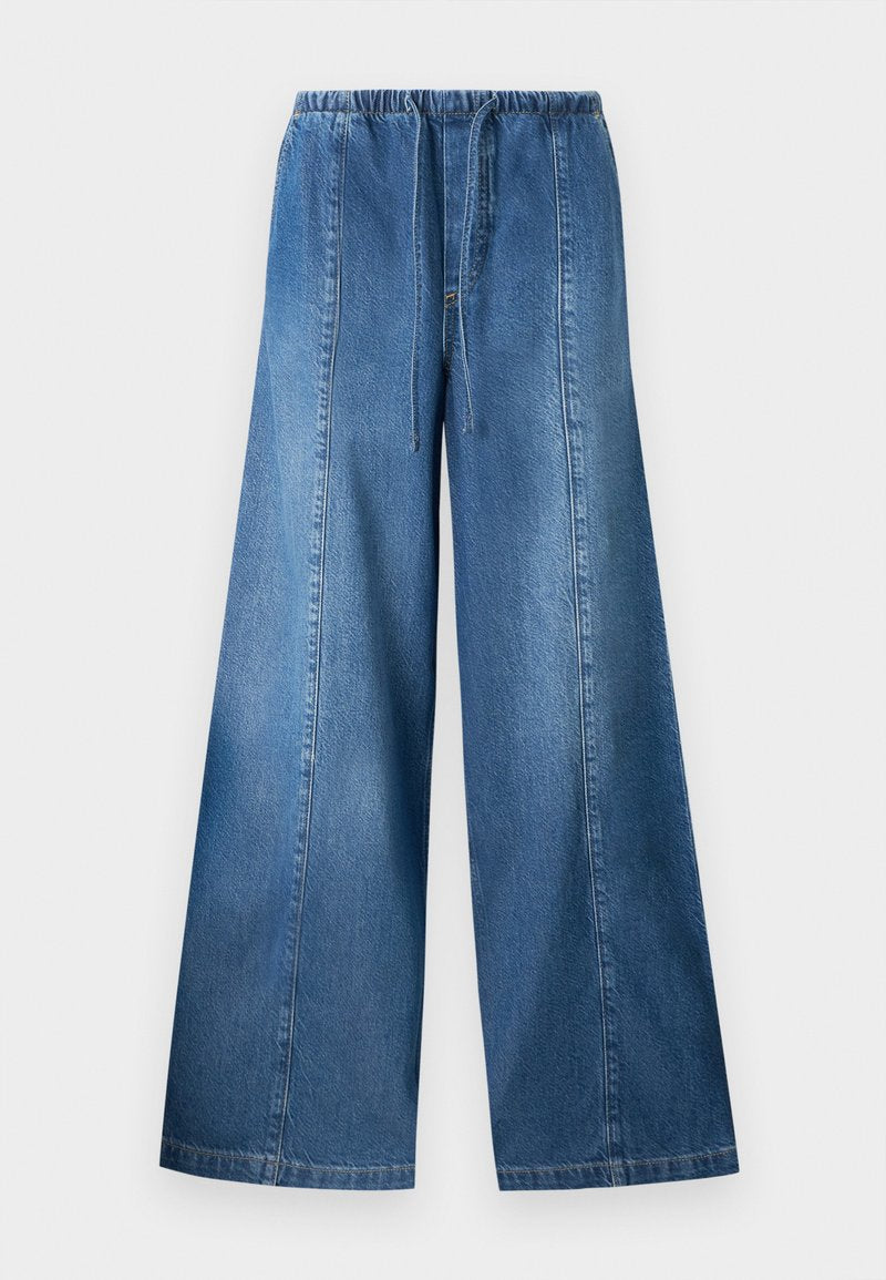 Weitbeinige blaue Jeanshose mit elastischem Bund und Kordelzug, mit vertikalen Nähten an jedem Bein.