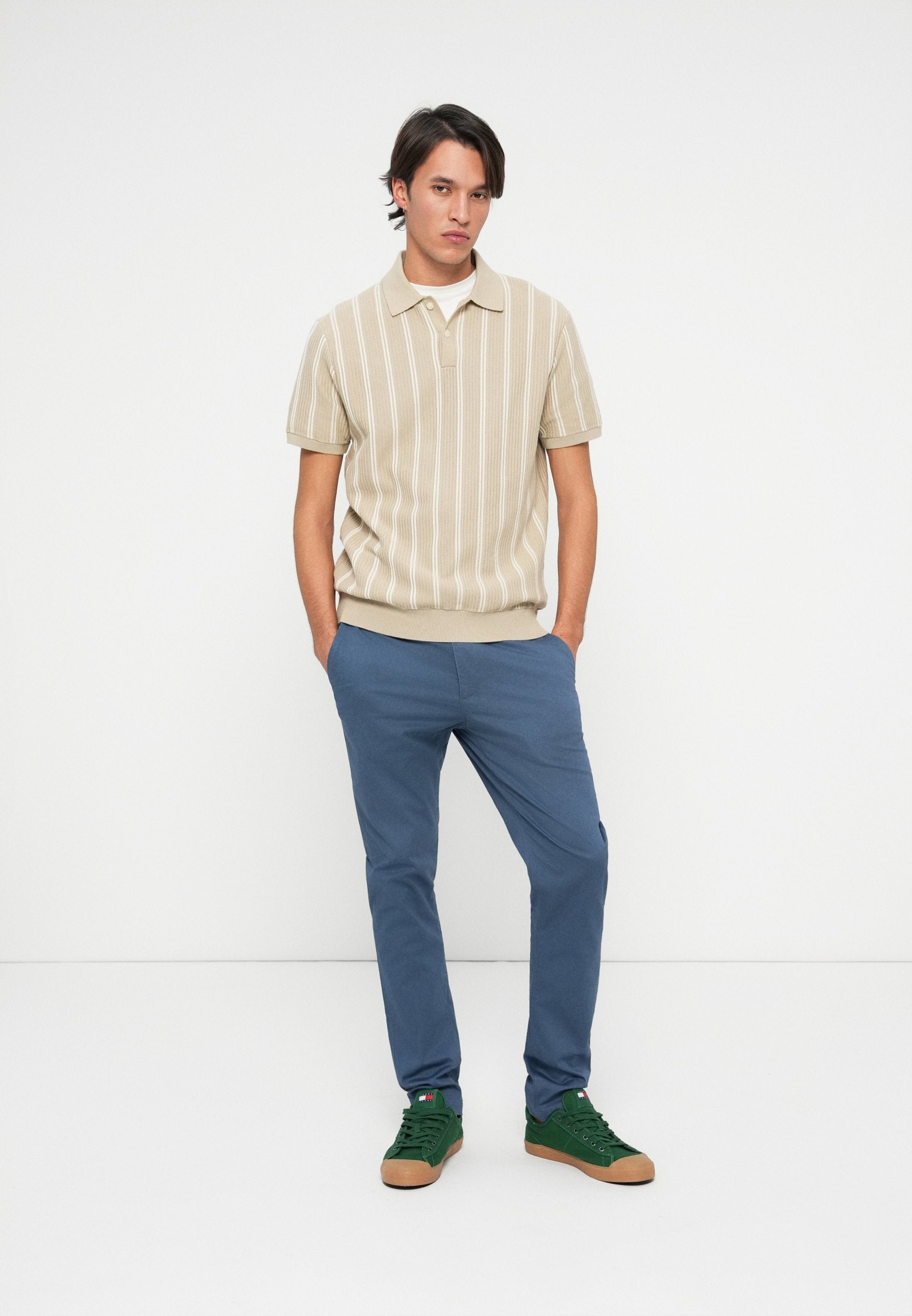 BLEECKER TEXTURED PRINT SLIM TROUSERS Media 2