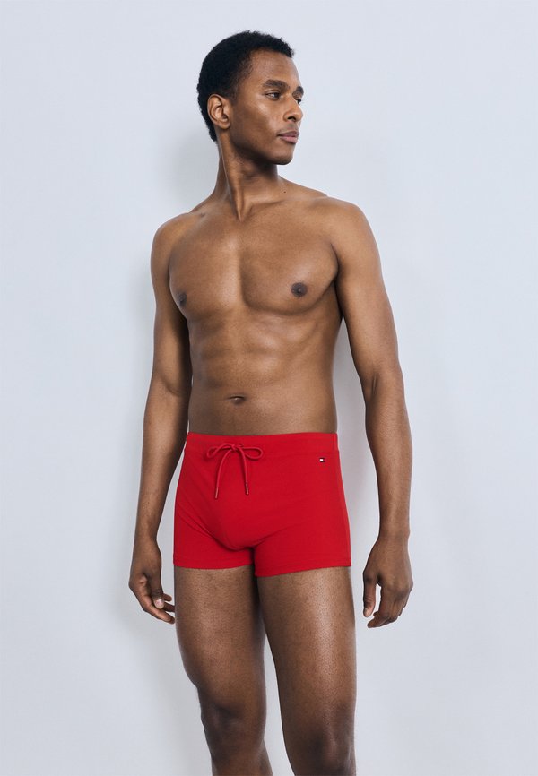 Tommy Hilfiger ESSENTIAL FLAG EMBROIDERY SWIM TRUNKS - Swimming trunks - medium red