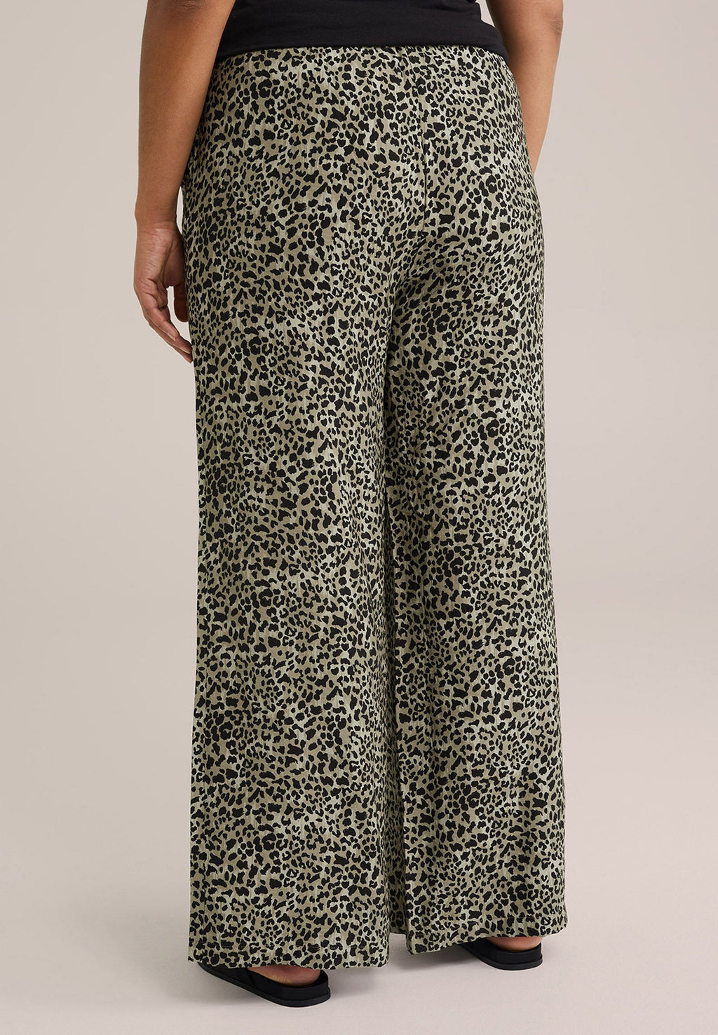 WE Fashion CURVE
