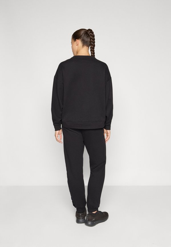 DKNY Sport