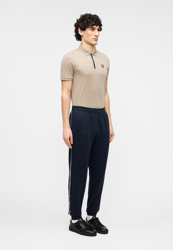 EA7 Emporio Armani TRAIN LOGO SERIES