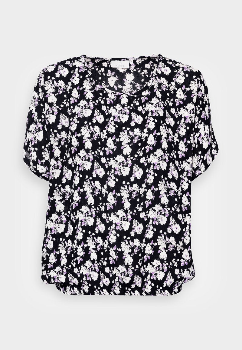 Schwarz-blumiges Blusenshirt mit weißen und lila Blumen, kurzen Ärmeln, Rundhalsausschnitt und lockerer Passform aus leichtem Stoff.