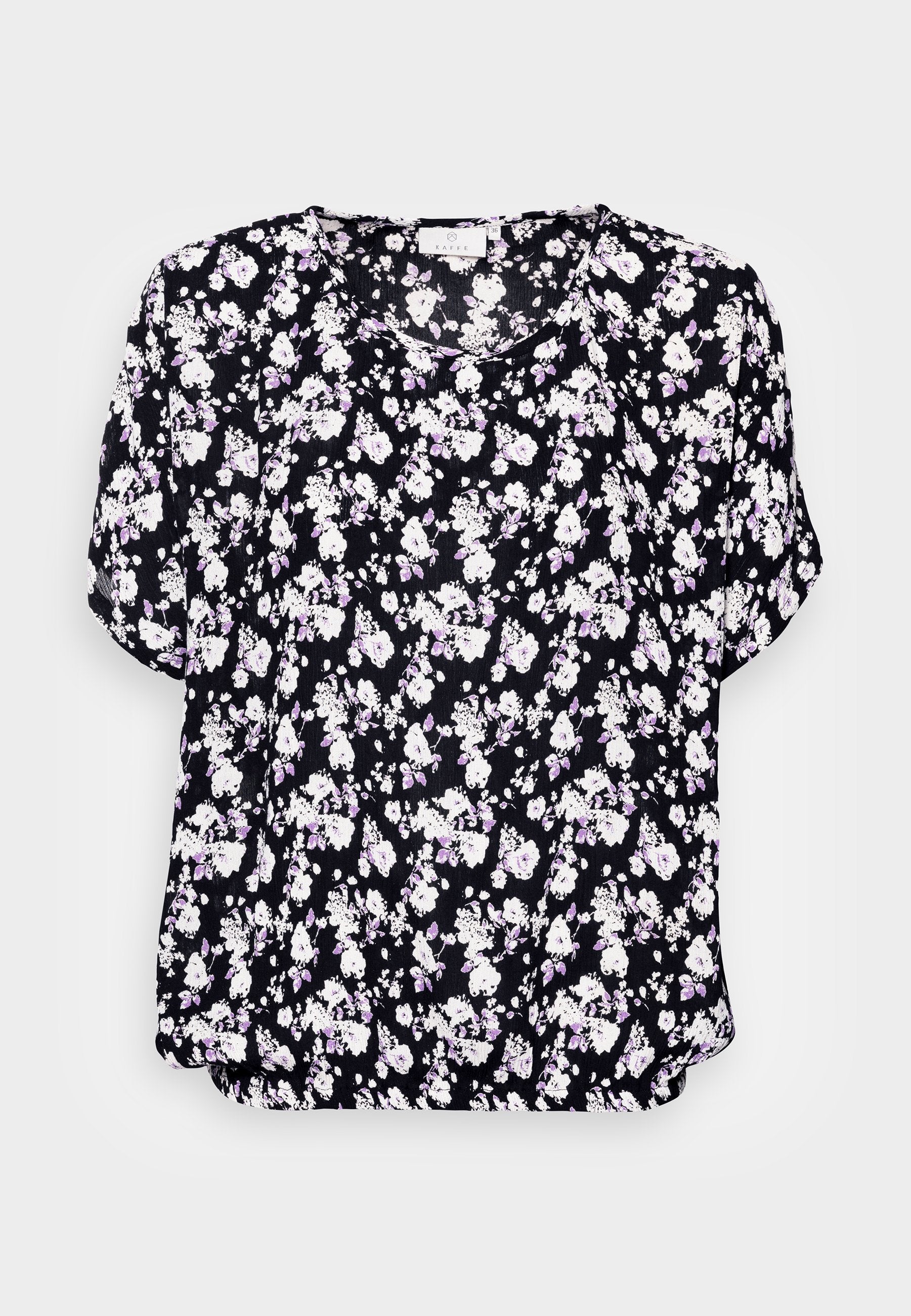 Schwarz-blumiges Blusenshirt mit weißen und lila Blumen, kurzen Ärmeln, Rundhalsausschnitt und lockerer Passform aus leichtem Stoff.