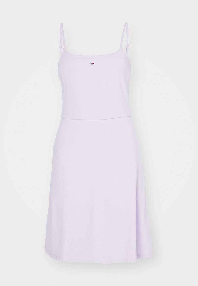 Ärmelloses lila Kleid mit geradem Schnitt. Verfügt über ein figurbetontes Oberteil und einen ausgestellten Rock. Kleines Logodetail auf der Brust. Weiche, glatte Textur.