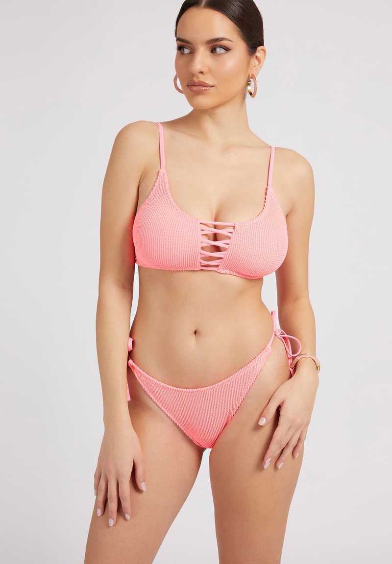 Guess Bikini-Hose Media 1