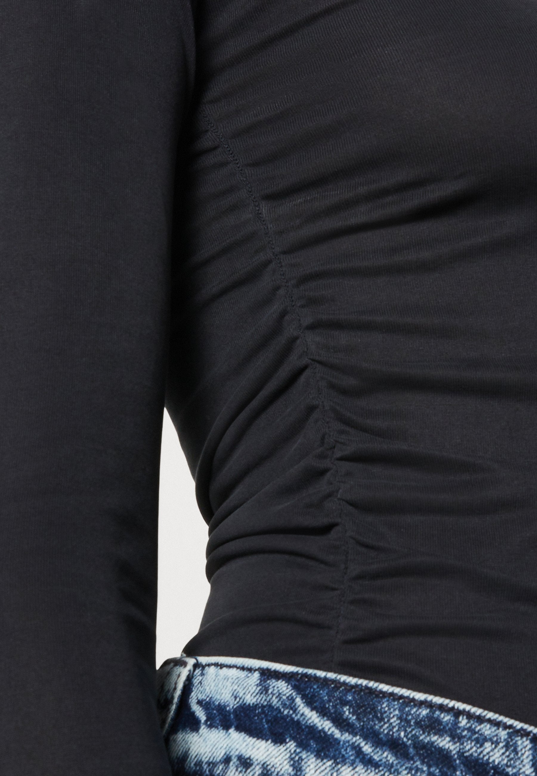 Weekday MAIN ASSYMETRIC LONG SLEEVE