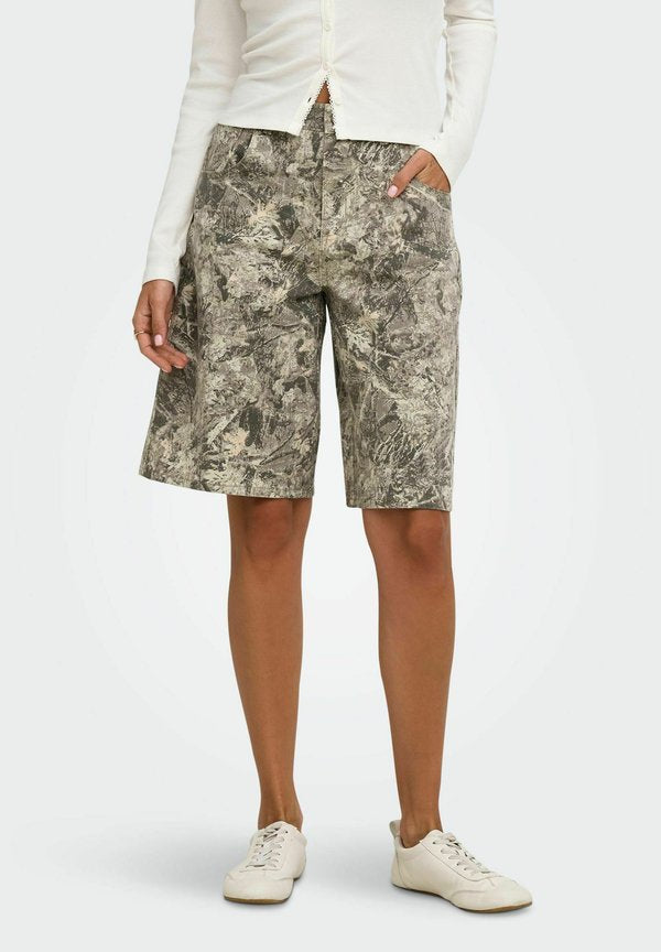 ONLY BERMUDA SHORTS ONLBANU HIGH WAIST REGULAR FIT 5-POCKET SHORTS - Shorts - smokey olive
