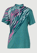 Kurzärmeliges türkisfarbenes Sportshirt mit Frontreißverschluss und pinkem, weißem und dunkelblauem abstraktem Tigerstreifenmuster auf Brust und Schulter.