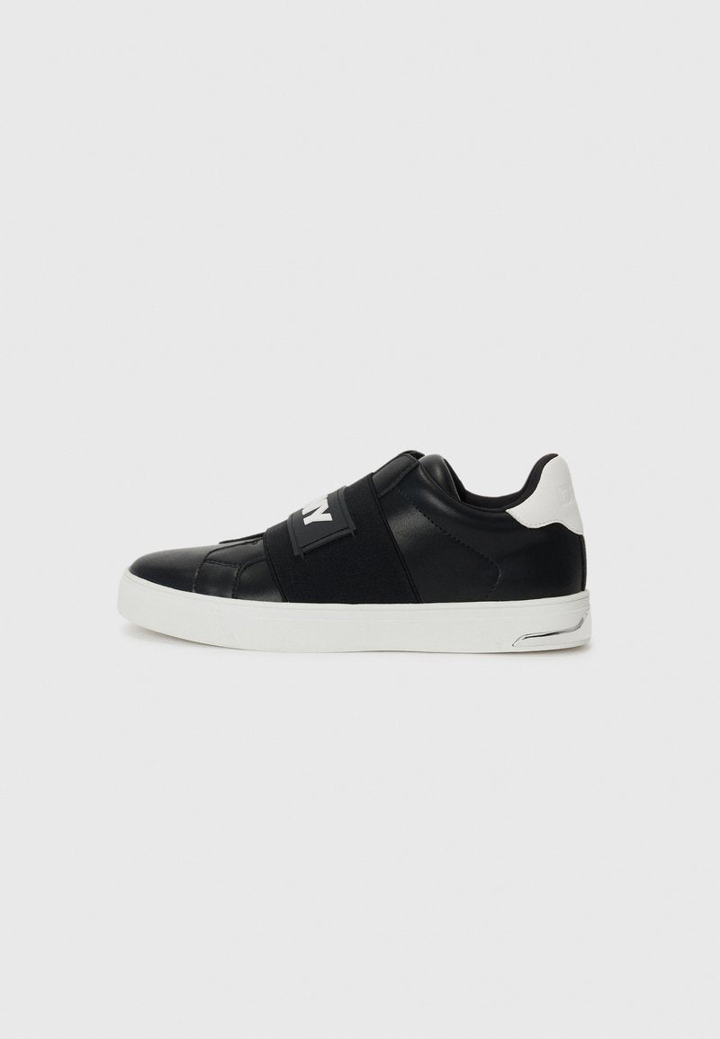 AXTON SLIP ON SNEAKER Media 1