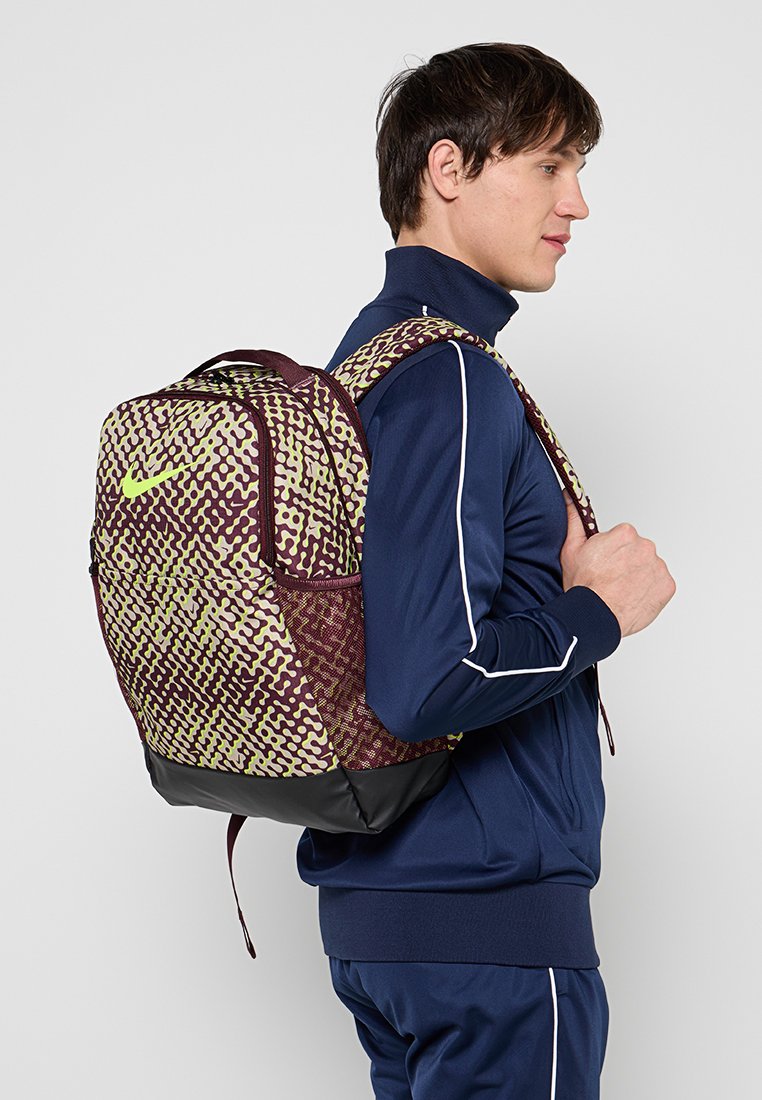 Nike Performance