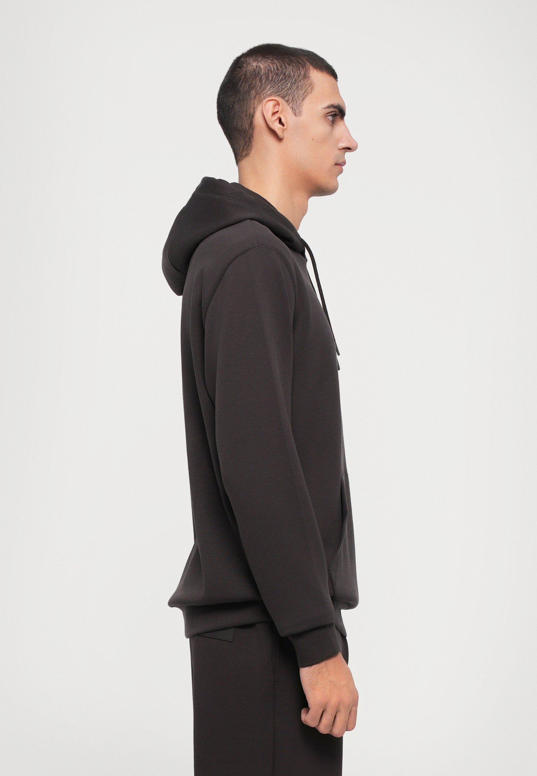 TRAIN HOODIE UNISEX Media 5