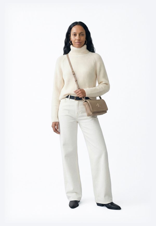 Calvin Klein Cross body bag - desert taupe