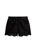 Schwarze Shorts aus besticktem Stoff mit floralen Mustern, mit gewelltem Saum und Ausschnittdetails. Glatte Textur und entspannter Schnitt.