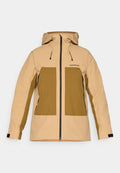 Beige wasserdichte Jacke mit Kapuze, ausgestattet mit zwei großen braunen Fronttaschen, schwarzem Reißverschluss und verstellbaren Kordeln.